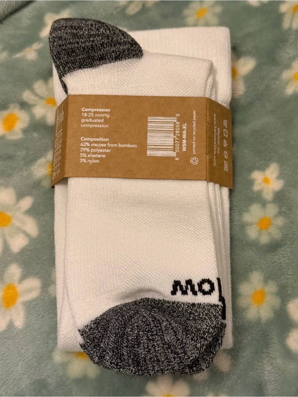 Wellow White Charcoal Wide Calf Knee High Aerolite+ Compression Socks - size XL